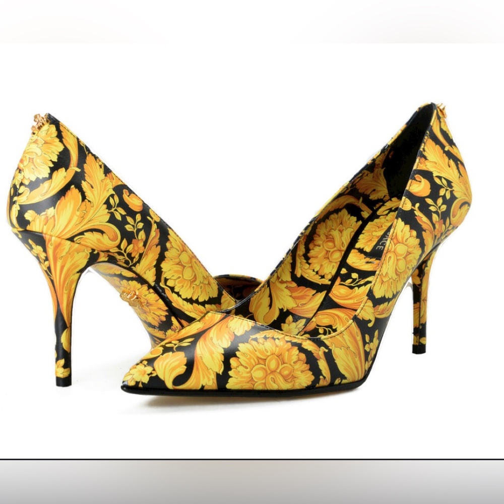 **NEVER WORN** Versace Baroque Women’s Pumps size 38.5 (8.5 US)